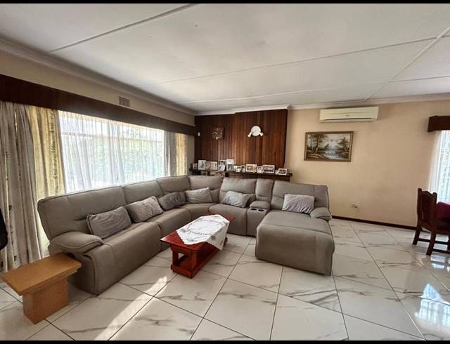 4 BEDROOM HOUSE FOR SALE IN SELCOURT